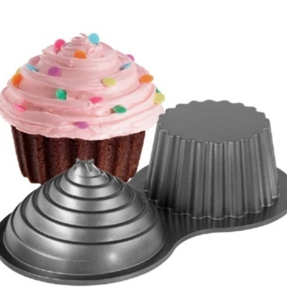 UEC Wilton Giant Large Cupcake Baking mold PAN PERFECT CONDITION